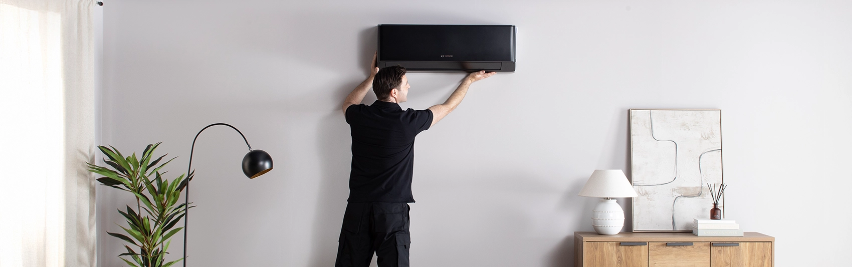 Installer fitting air con