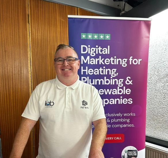 Ant from DigiGuru standing in front of his pullup