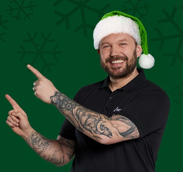 Installer in christmas hat