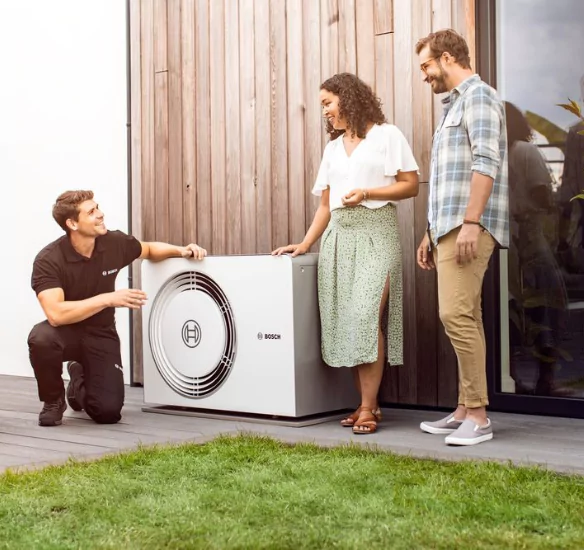 Homeowners with installer and 5800 heat pump outdoor unit