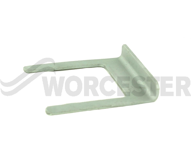Pump outlet connector clip
